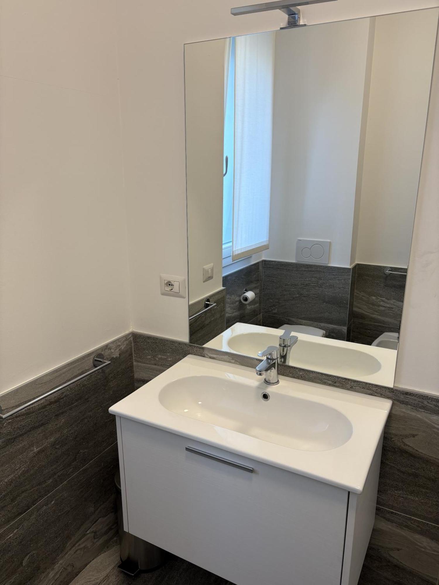 Essential Apartment Сесто Сан Джовани Екстериор снимка