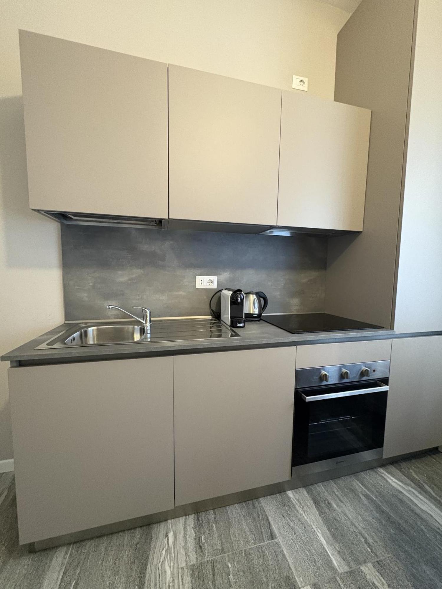 Essential Apartment Сесто Сан Джовани Екстериор снимка