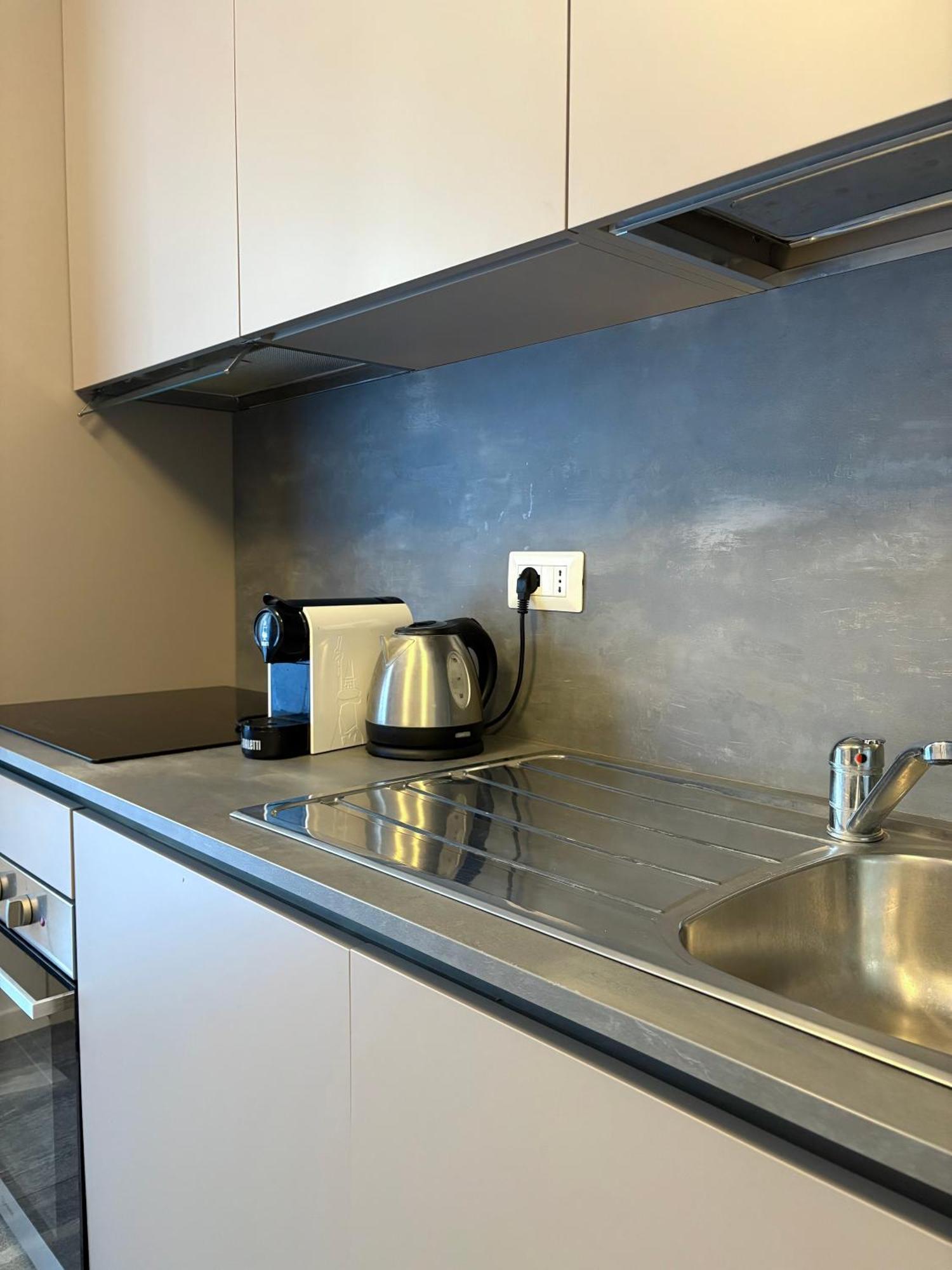 Essential Apartment Сесто Сан Джовани Екстериор снимка