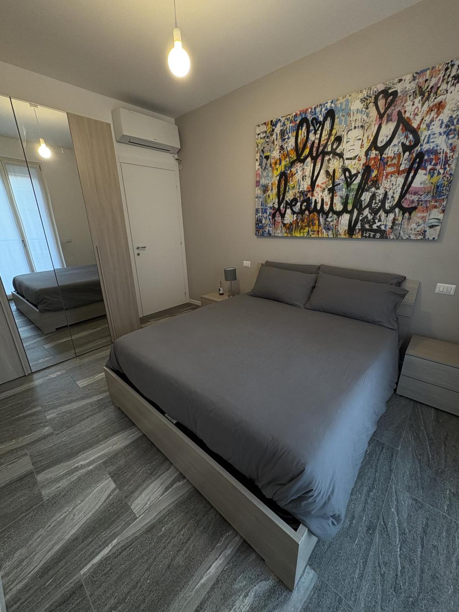 Essential Apartment Сесто Сан Джовани Екстериор снимка