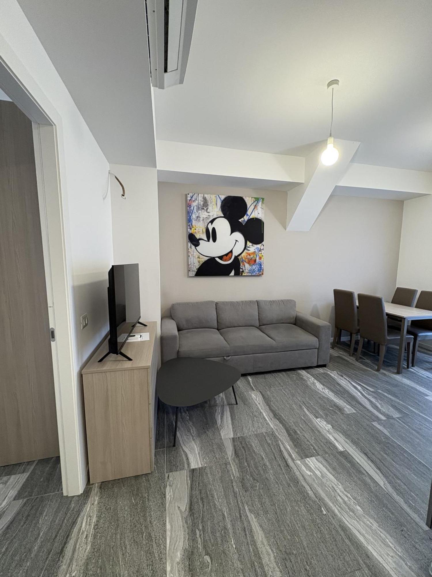 Essential Apartment Сесто Сан Джовани Екстериор снимка