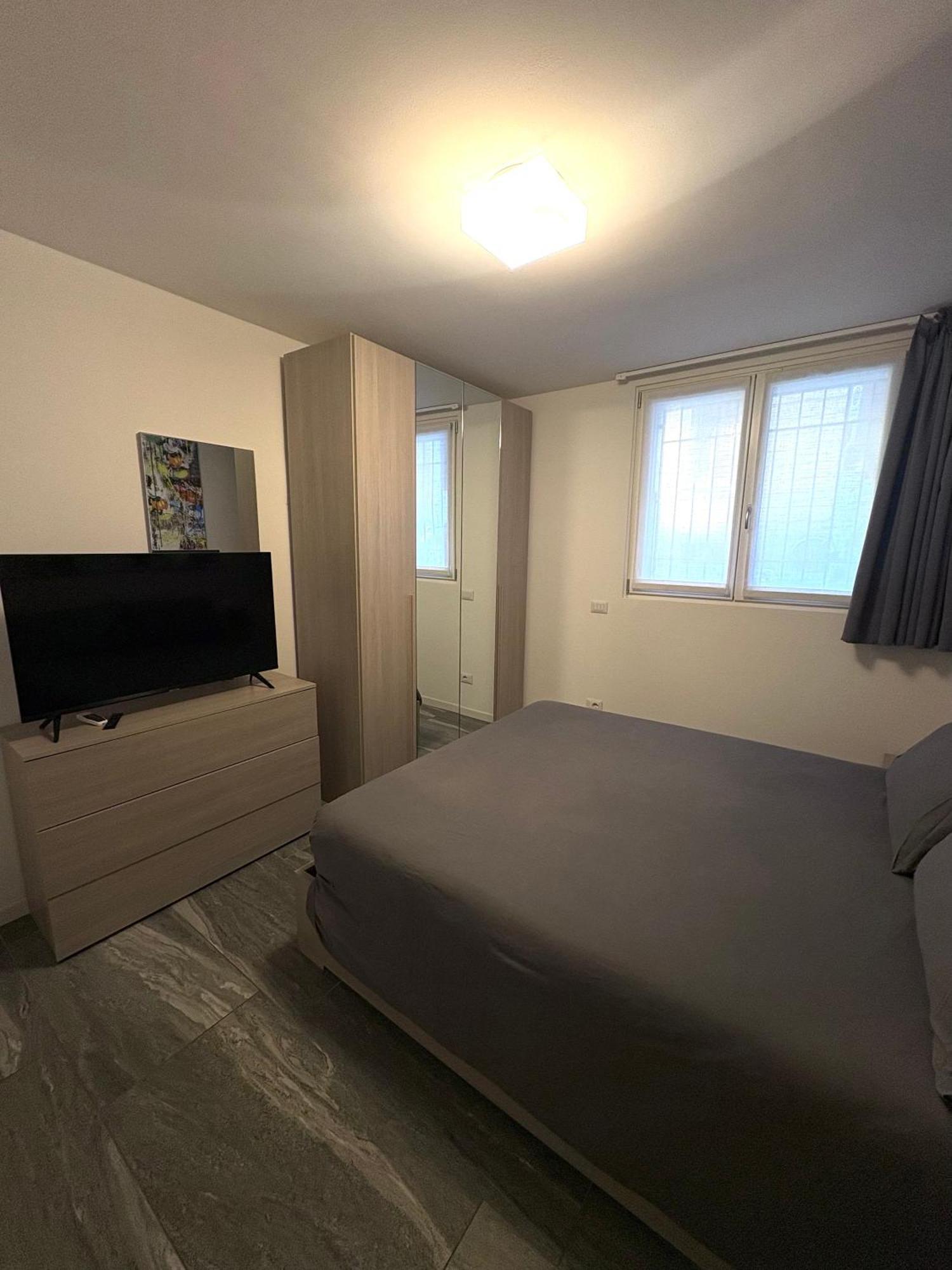 Essential Apartment Сесто Сан Джовани Екстериор снимка