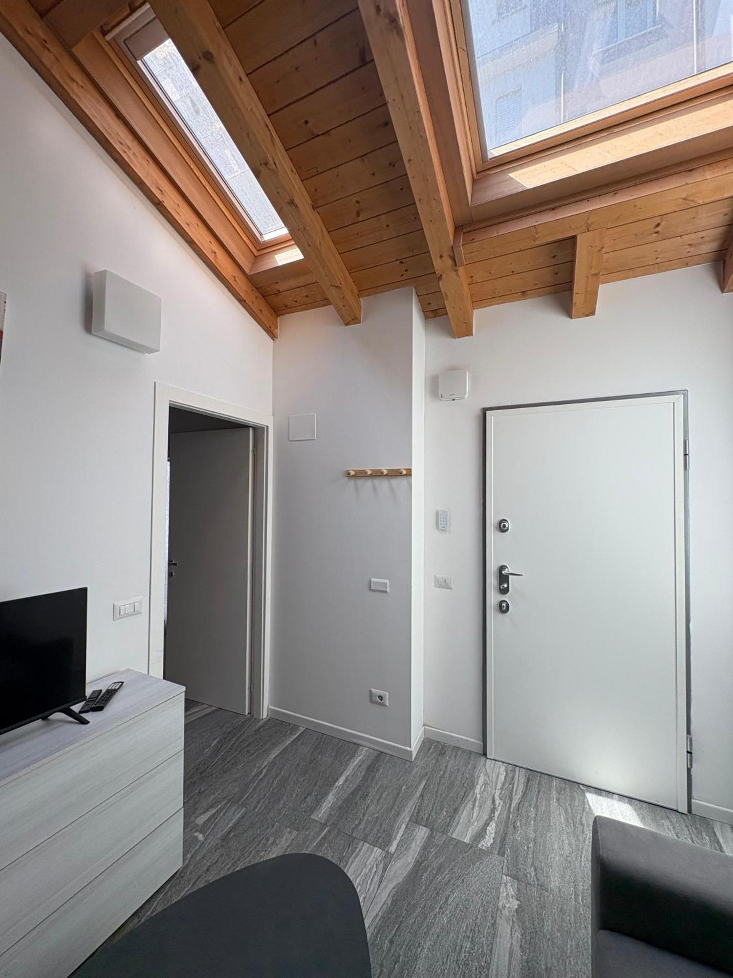 Essential Apartment Сесто Сан Джовани Екстериор снимка